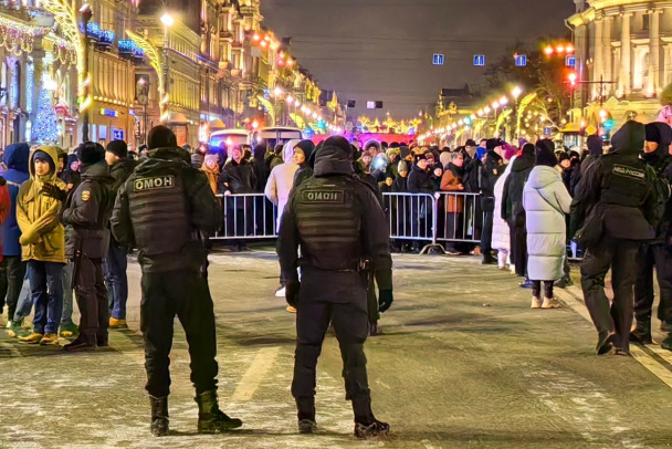 Около трех тысяч мигрантов и 2 тысячи литров алкоголя - улов силовиков Петербурга в новогоднюю ночь