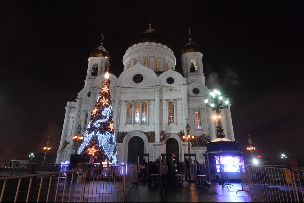 Дефицит веры. В России сократилось число посещающих храмы на Рождество