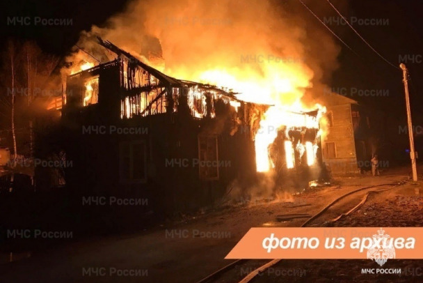 После возгорания частного дома в Будогощи в больницу забрали хозяина