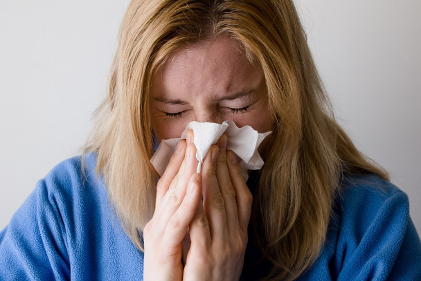 Простудные вирусы резко отстали от жителей Ленобласти. Заболеваемость снизилась вдвое