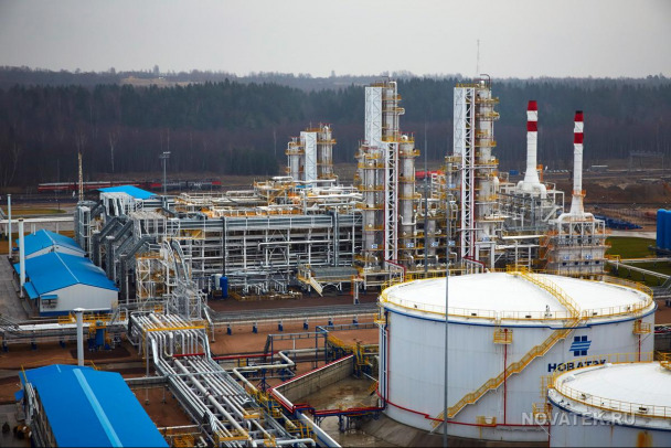 Миллионы тонн нефтепродуктов. Что делает завод, атакованный беспилотниками в Усть-Луге