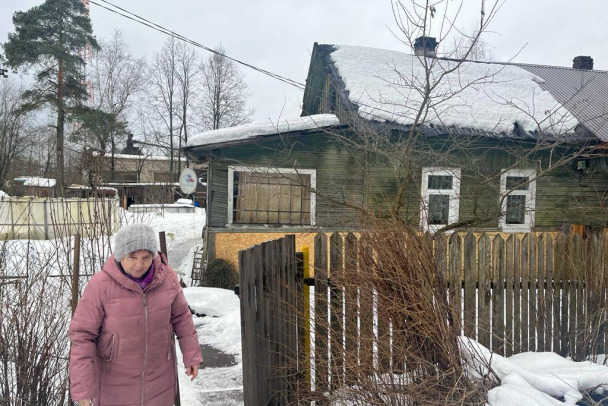 Фото: Аварийный дом вдовы участника Великой Отечественной войны в Любани стал уголовным делом. Она прожила там почти 70 лет