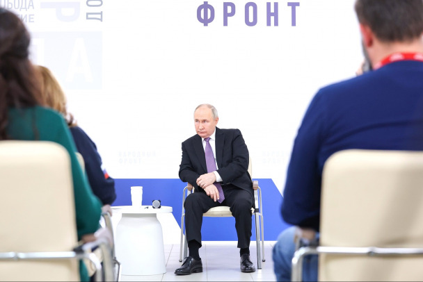 «Предложение хорошее». Путин одобрил идею проведения в школах уроков цифровой гигиены