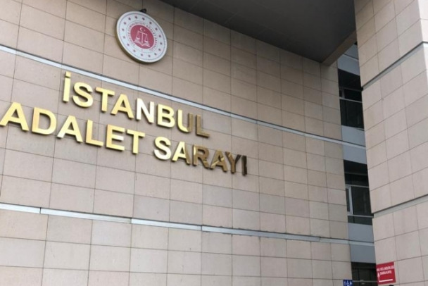 Двое вооруженных людей напали на здание суда в Стамбуле. Есть пострадавшие