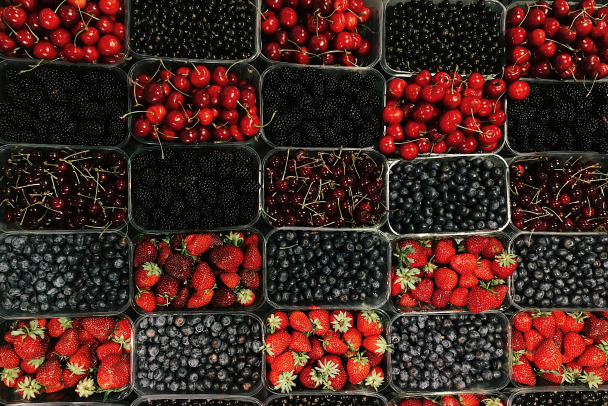Нитраты и пестициды. Диетолог назвал фрукты и ягоды, которые нельзя покупать ранней весной