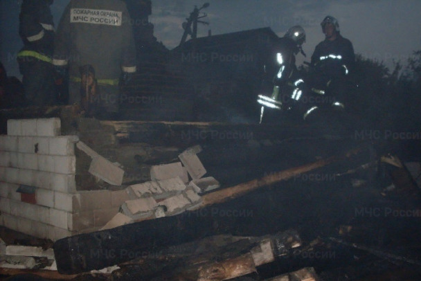 На пепелище под Гатчиной нашли погибшего, сразу три дачи сгорели под Кировском