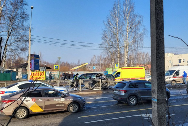Водитель легковушки погиб после столкновения с такси во Всеволожске