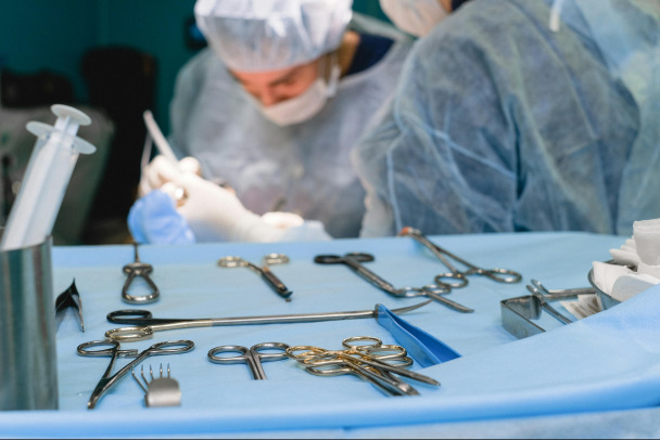 Врачи Педиатрического университета 10 часов оперировали ребенка. Его рука попала в блендер