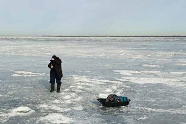 Лед дал трещину. На берег Финского залива вернули рыбаков – фото