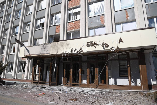 Беспилотник влетел в здание администрации в Белгороде, есть пострадавшие (фото) 