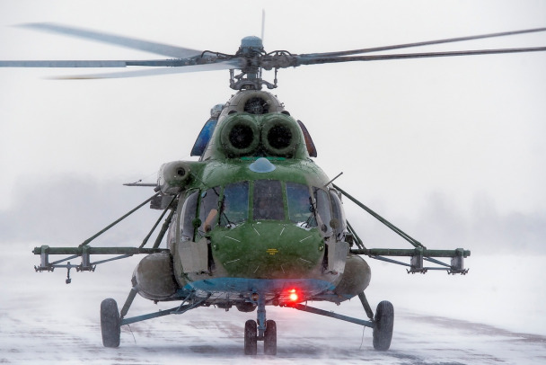При аварийной посадке вертолета в Магаданской области погиб человек, есть раненые