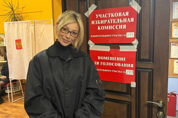 Настя Ивлеева проголосовала в Разметелово (фото)