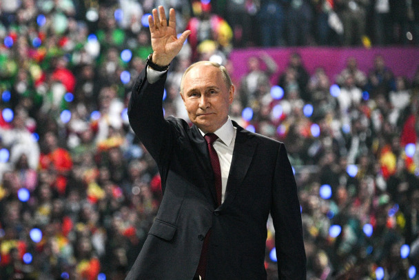 Путин поздравил руководителей Крыма с 10-летием в составе России