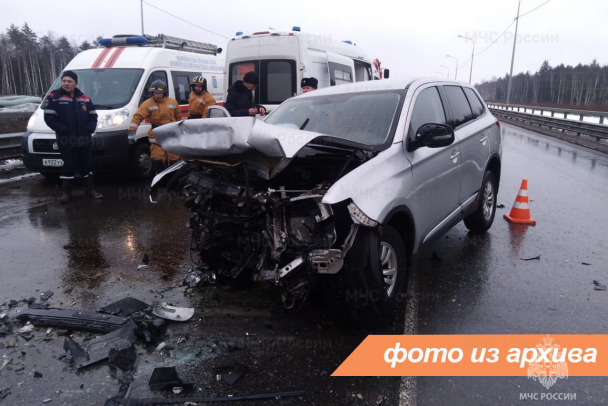 После удара с «Ладой» под Киришами Toyota перевернулась на бок, погибла женщина