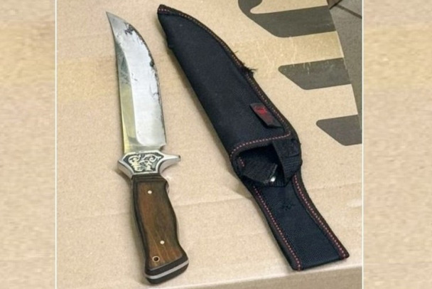 В Волхове неадекват с охотничьим ножом пытался ограбить магазин и ударил сотрудника