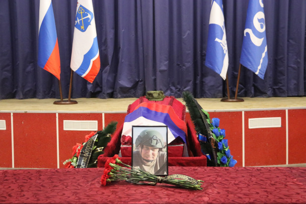 В Киришском районе простились с погибшим на СВО рядовым