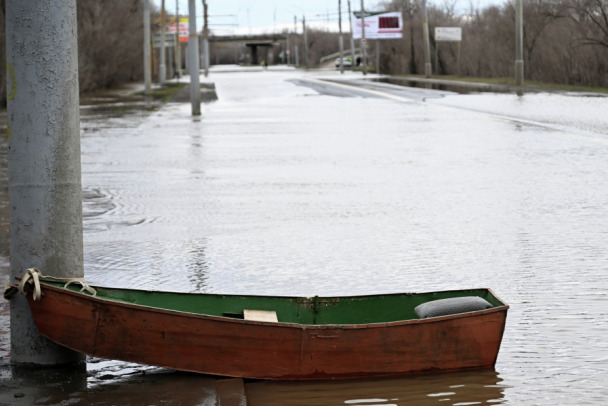 Глава МЧС заявил, что волна паводка прошла Орск и Оренбург