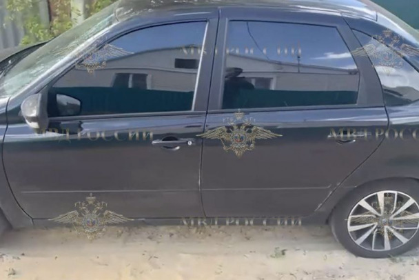 Полиция показала машину, на которой убегал подозреваемый в убийстве за замечание о парковке в Москве