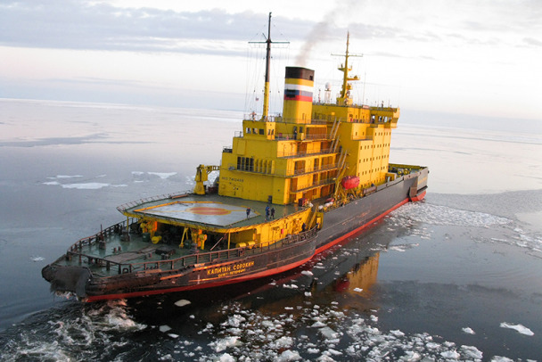 У российского ледокола Капитан Сорокин оторвался якорь в Финском заливе
