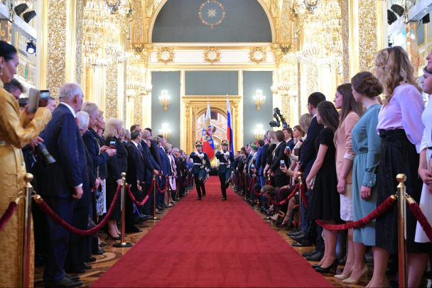 Сенаторы и губернаторы начали получать приглашения на инаугурацию Путина