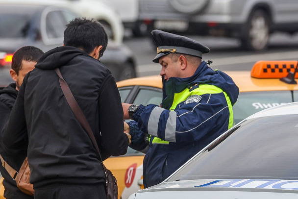 В Курской области мигранты не смогут таксовать. Жители поддержали этот запрет