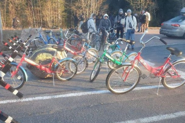 Финны продают сотни велосипедов беженцев. Россияне готовы купить все