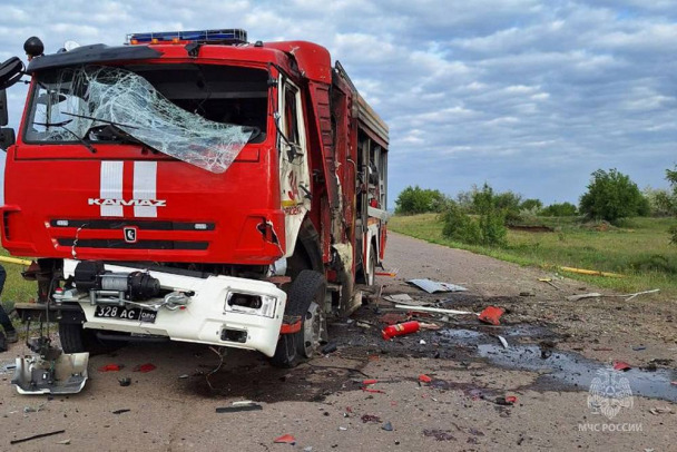 Беспилотник атаковал сотрудников МЧС в ДНР, когда те ехали на пожар