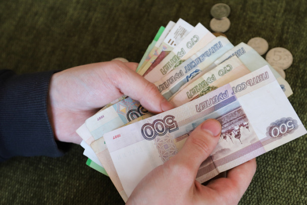 Пенсионерка в Приморске потеряла полмиллиона, выручая «соседку в ДТП»