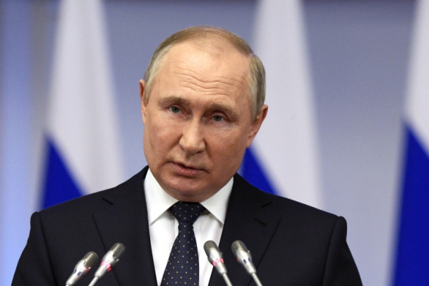 Путин поручил повысить выплаты пострадавшим от паводков