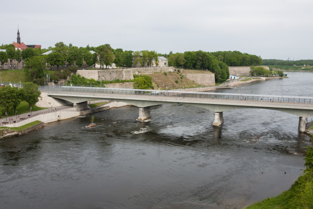 С буя ли? Глава МИД Эстонии поинтересуется у поверенного РФ о пропаже сигнальных поплавков на Нарве