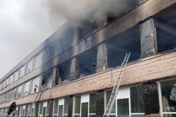 Пожар на мебельной фабрике в Гатчине полностью потушен