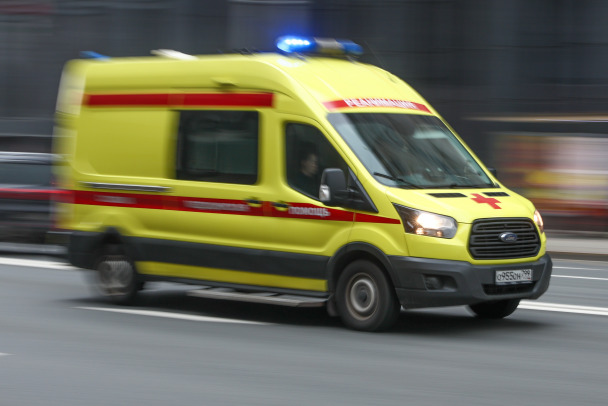 От бури в Гатчине пострадали десять человек. Две женщины в больнице, одной - сук пробил легкое
