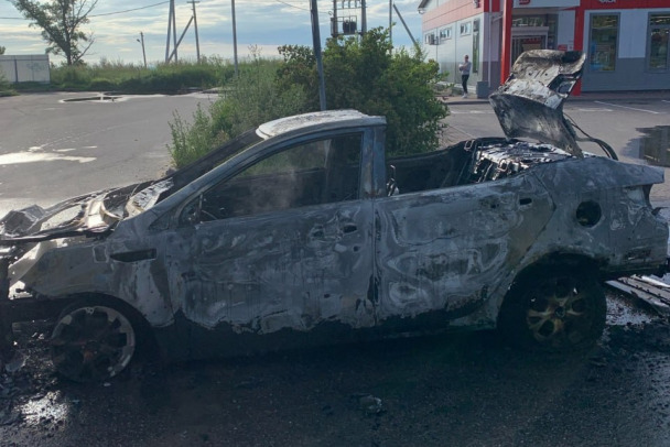 В Низино полностью сгорел автомобиль Kia