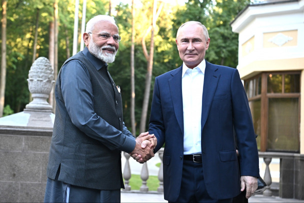 Путин и премьер-министр Индии Моди обсуждают перспективы за чаем в Ново-Огарево