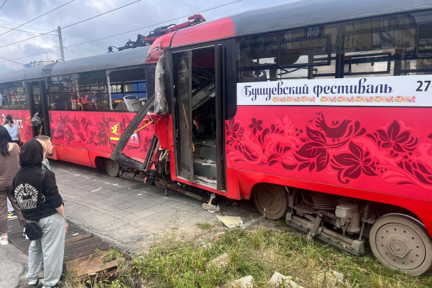 Под Челябинском столкнулись трамваи, в Архангельске - автобусы. Есть погибший и раненые