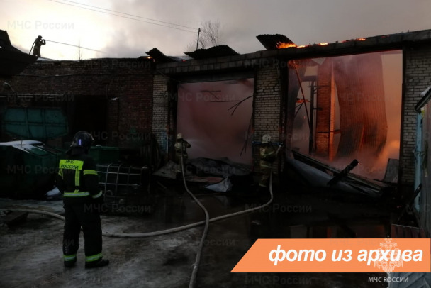 В Кейкино огонь уничтожил салон “Тигуана”, а в Ульяновке – “Форд” вместе с домом 