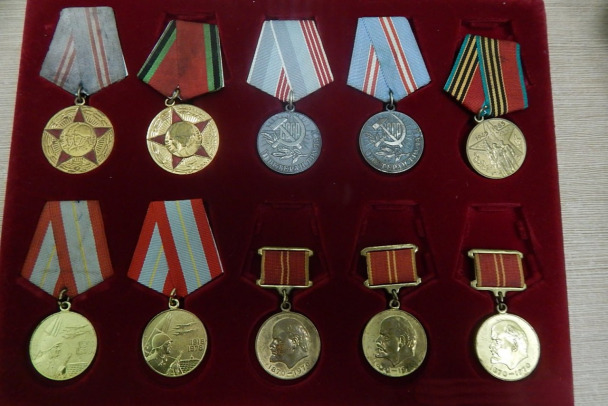 Коллекционер не смог провезти через погранпункт “Нарва – Ивангород” советские медали 