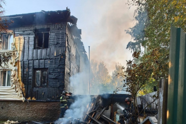 Из горевшего дома в Сарженке увезли пенсионера с ожогами