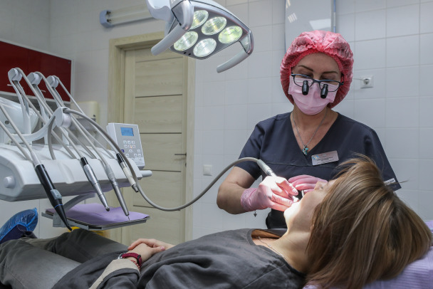 Лечение - вред. Стоматолог назвала самые опасные народные методы снятия зубной боли