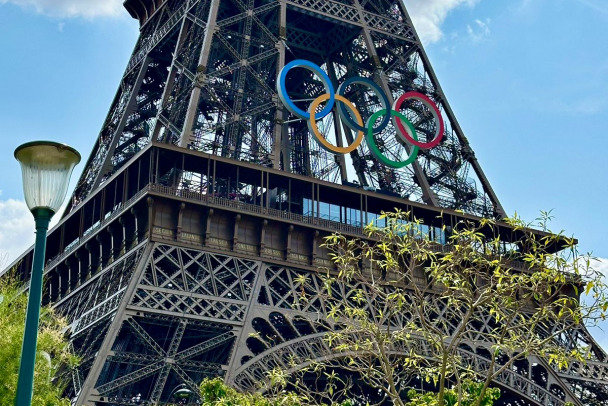 Покажи QR-код, либо ныряй в Сену. Париж врезался в Олимпиаду