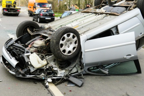 Годовалый ребенок и девушка попали в больницу после аварии с Volkswagen и Opel под Всеволожском