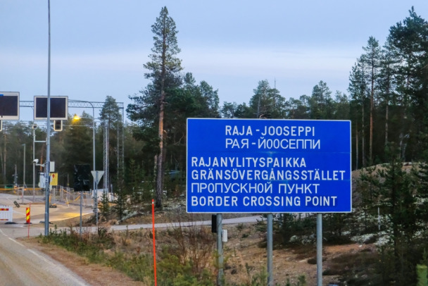 Добро пожаловать в контейнер. Финляндия устанавливает на границе с РФ бытовки для беженцев