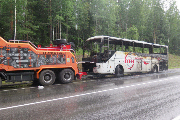 Рейсовый автобус из Петербурга полностью выгорел на «Сортавале» под Приозерском