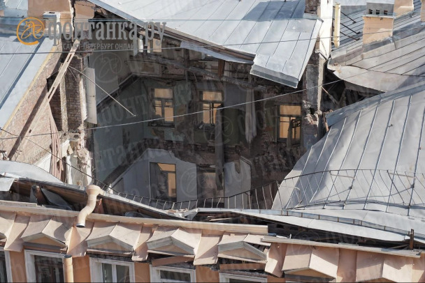 Уголовное дело возбуждено после частичного обрушения дома в Петербурге