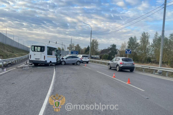 В ДТП с рейсовым автобусом в Люберцах пострадали 12 человек, в том числе ребенок