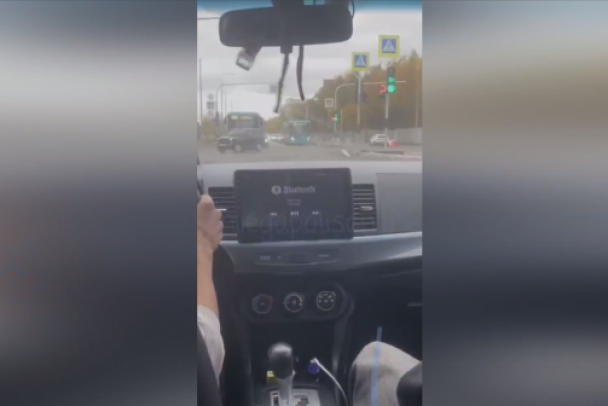 Фонтанка.ру: Чиновник из комтранса написал заявление об уходе после погони за подростком на КАД. Причина могла попасть на камеру