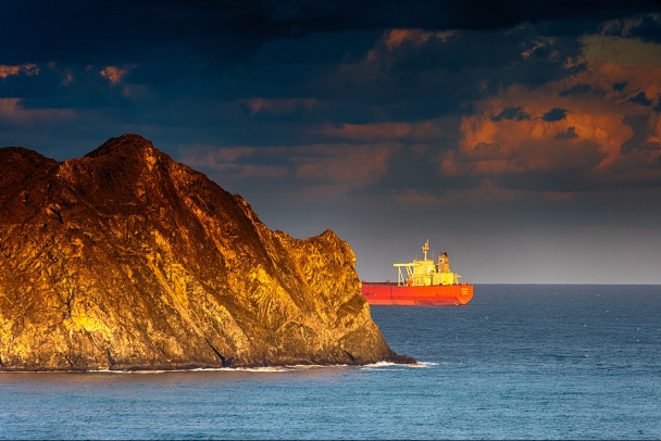 Спасение экипажа танкера под Таманью отложили из-за непогоды. Эвакуированные ранее в больнице с обморожениями