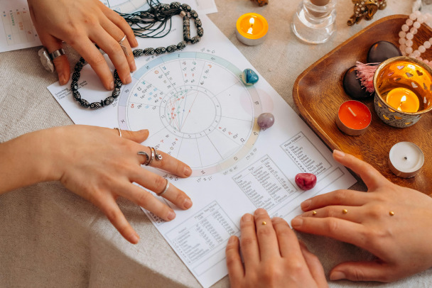 Опрос: Каждый пятый петербуржец посмотрел свой гороскоп на 2025 год