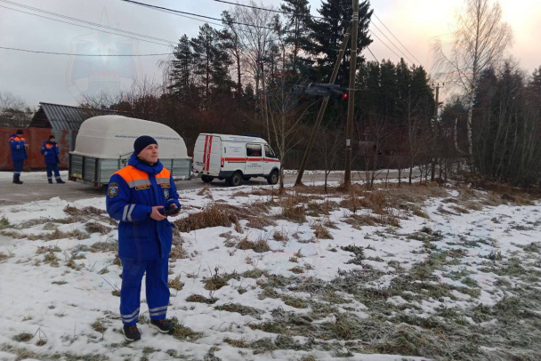 Спасатели вывели 72-летнего мужчину из леса у Цветково. Он пошел на прогулку в пятницу