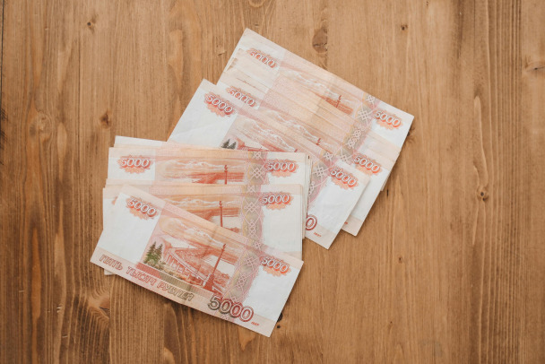 Голос в трубке вытянул из жительницы Всеволожска полтора миллиона рублей